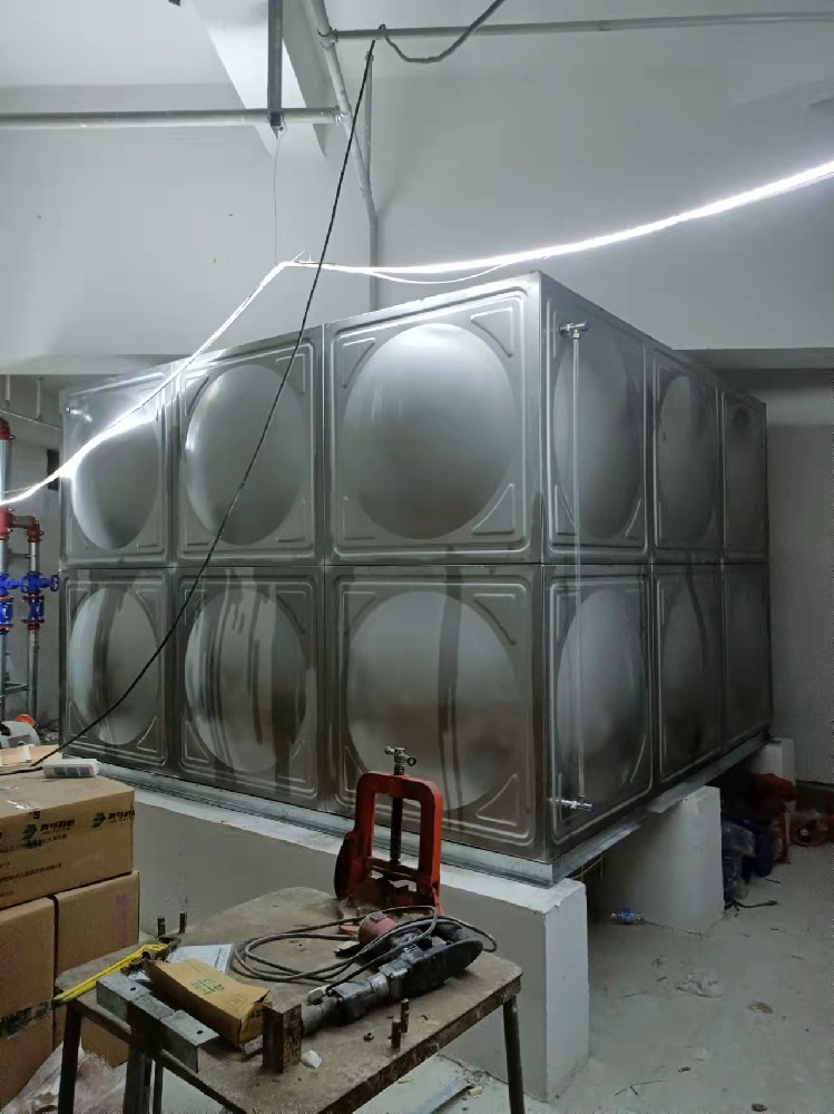 清控科創(chuàng)（寧波）創(chuàng)新基地雨水回收系統(tǒng)不銹鋼水箱安裝完成寧波新寶聚供水設(shè)備有限公司供應(yīng)不銹鋼水箱寧波 不銹鋼水箱