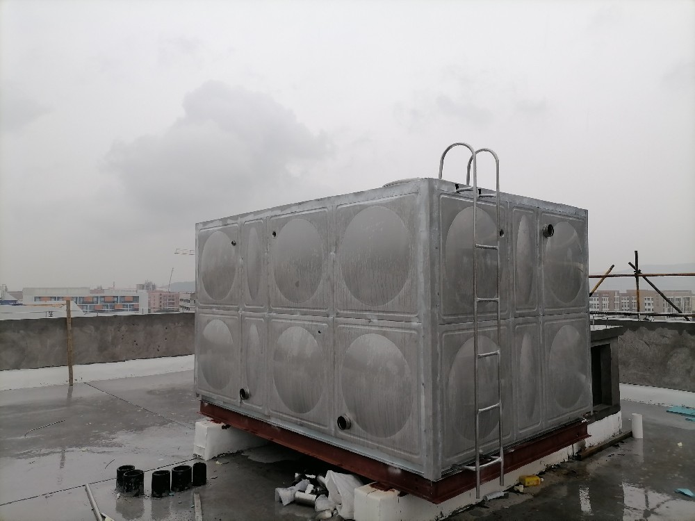 富來(lái)電子科技總部基地采購(gòu)寧波新寶聚供水設(shè)備有限公司不銹鋼消防水箱、空氣源熱水系統(tǒng)