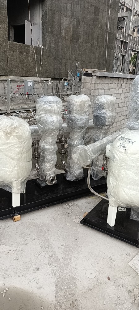 寧波南苑假日酒店項目采購寧波新寶聚不銹鋼水箱變頻供水設(shè)備寧波不銹鋼水箱廠家