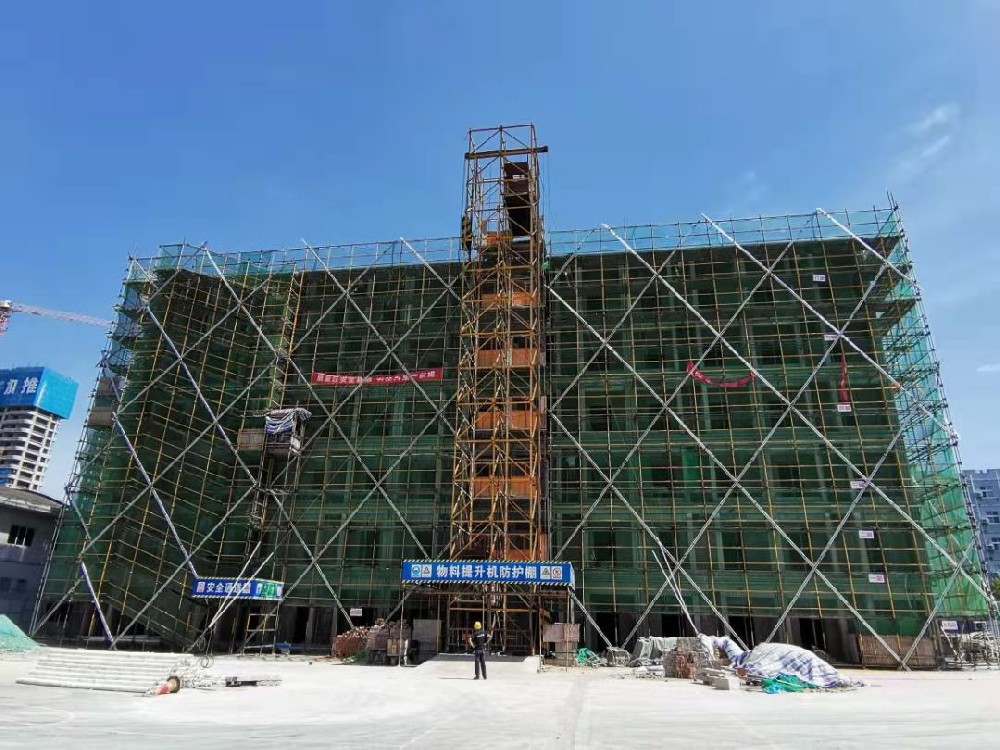 浙江國(guó)際海運(yùn)職業(yè)技術(shù)學(xué)院七號(hào)宿舍樓工程項(xiàng)目主體結(jié)構(gòu)完工寧波新寶聚安裝不銹鋼消防水箱已經(jīng)進(jìn)場(chǎng)施工寧波不銹鋼水箱廠家舟山不銹鋼水箱