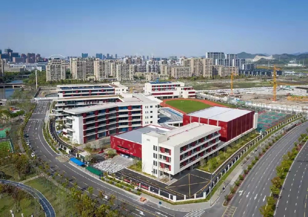 藝術(shù)實(shí)驗(yàn)學(xué)校新增箱式無(wú)負(fù)壓供水設(shè)備由寧波新寶聚供水設(shè)備有限公司安裝供應(yīng)