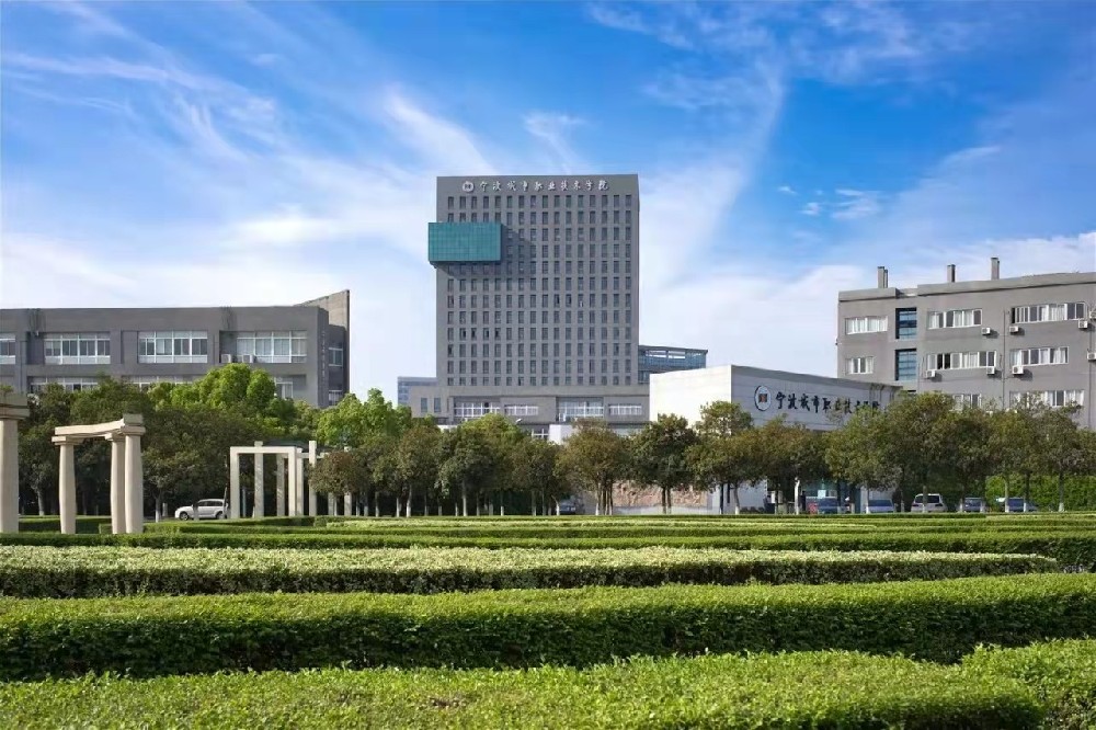 城市職業(yè)技術(shù)學(xué)院奉化校區(qū)建設(shè)工程采購新寶聚不銹鋼水箱寧波新寶聚供水設(shè)備有限公司專業(yè)銷售寧波不銹鋼水箱廠家