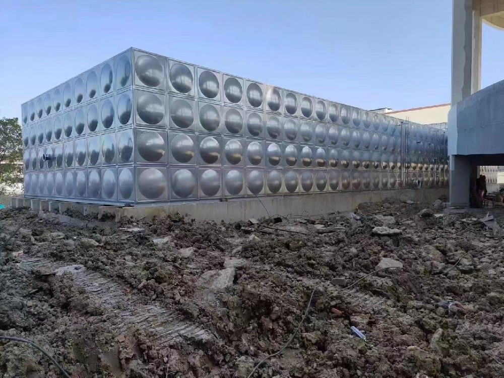 浙江乘鷹新材料股份有限公司總投資20億元建設的年產15.8萬噸功能性涂層及光電用膠粘劑生產項目建成投產。